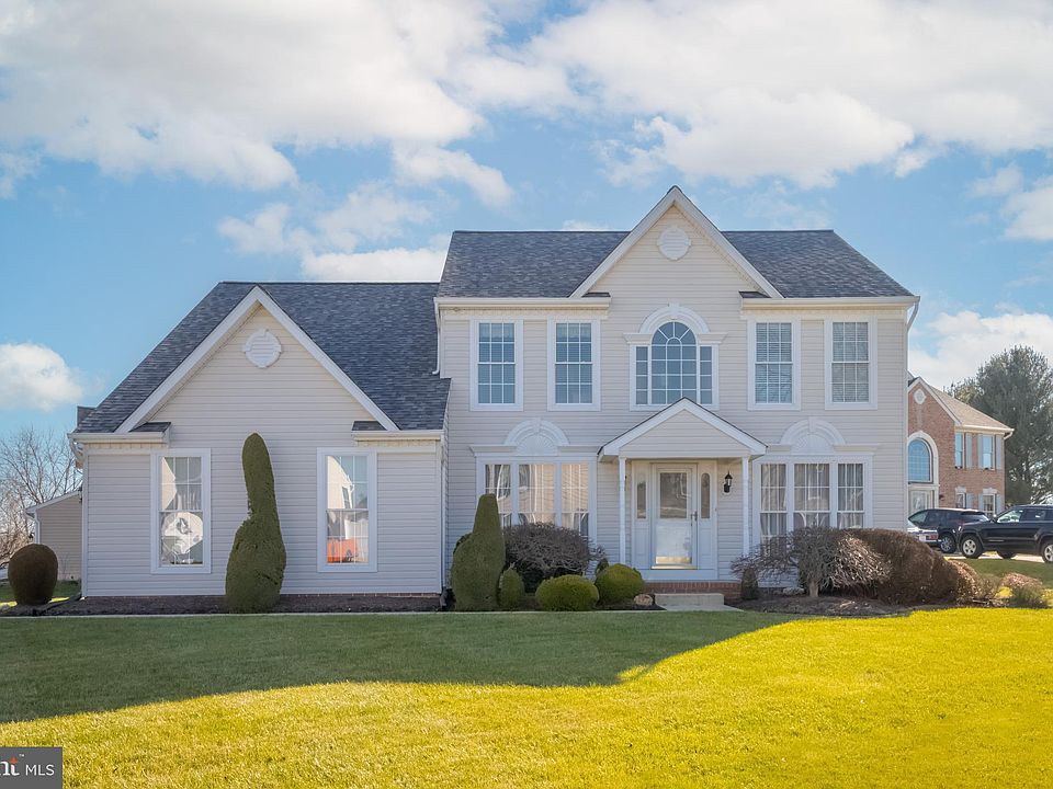 1st image of 2042 Garden Dr