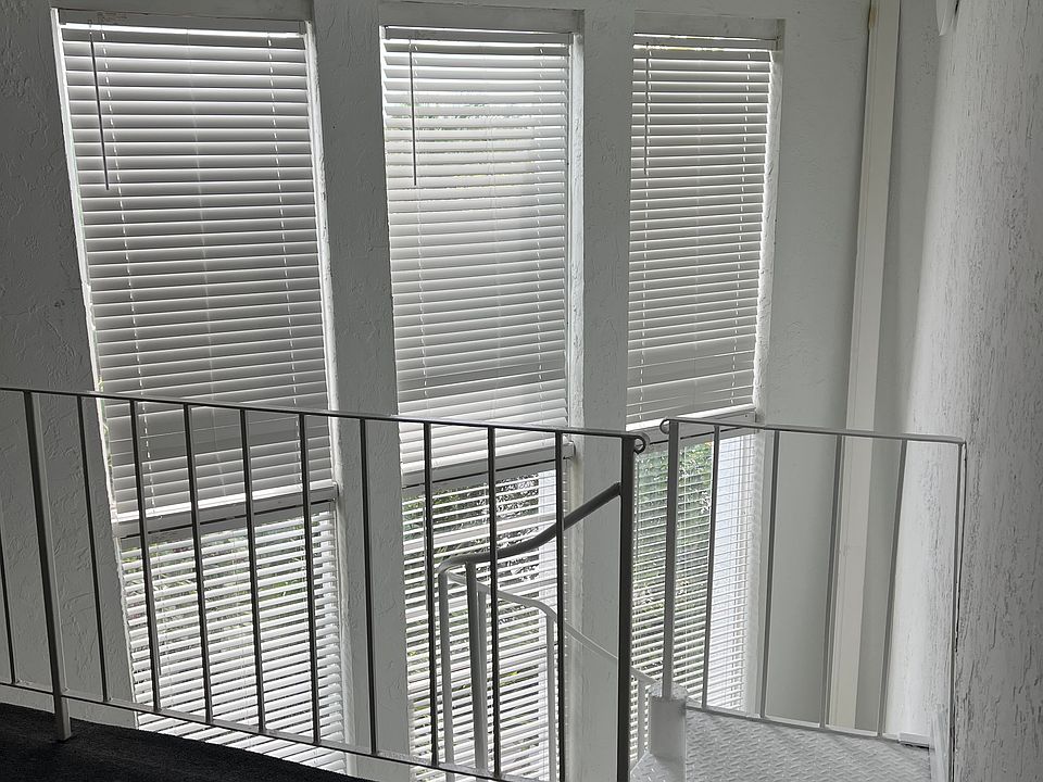 BEDROOOM view to the Garden outside