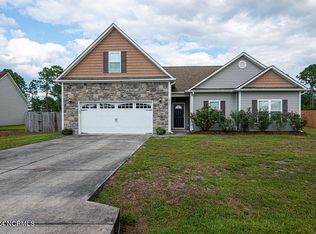 405 Kinroff Dr, Hubert, NC 28539