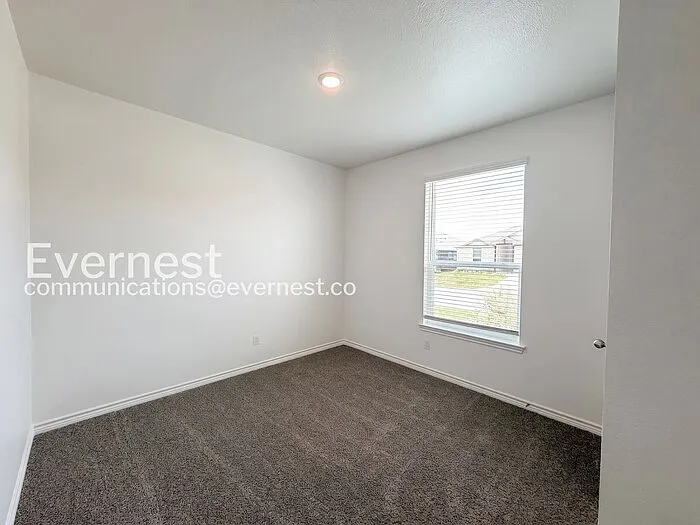 2231 Hornbeam St — Photo 7