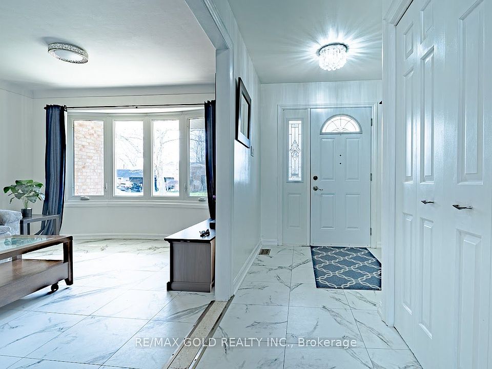 4th image of 2860 Henley Ave