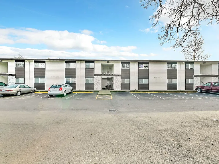 Cape Lee Apartments 2 & 3 Bedroom 1 Bathroom units — Photo 27