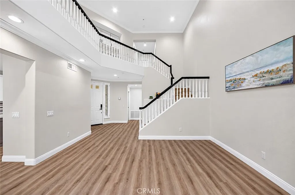 3 bed, 2.5 bath, 2271 sqft, $5,000 — Photo 4
