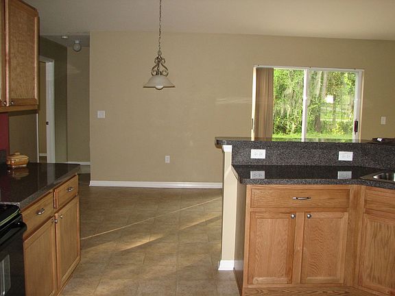 Spacious Breakfast Nook