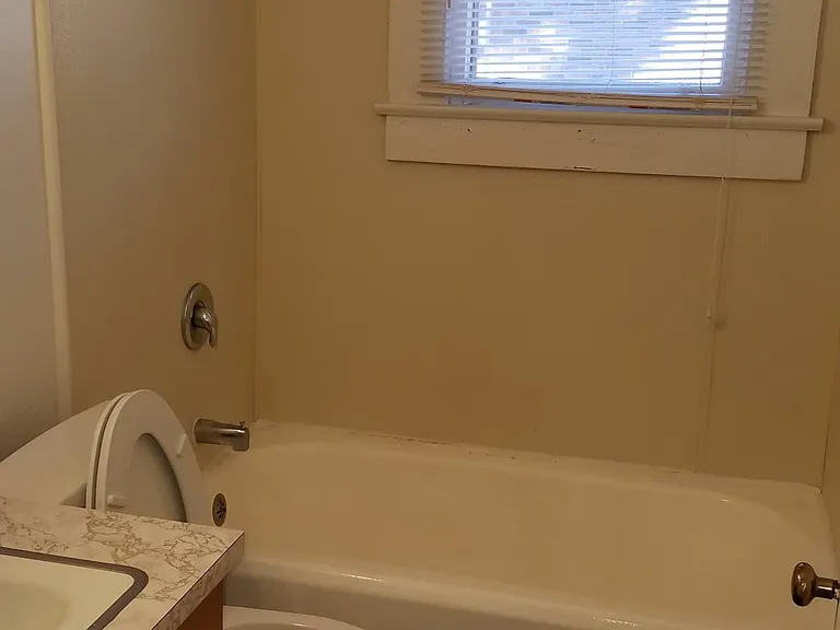309 N Pine St — Photo 7