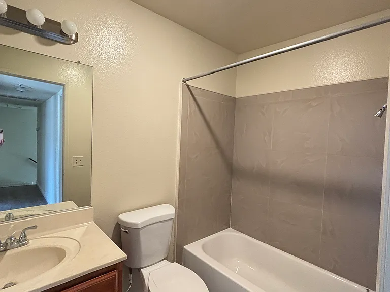 529 W Duarte Rd #H — Photo 10