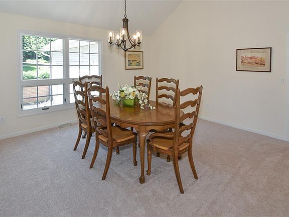 4th image of 8100 Bainbrook Dr
