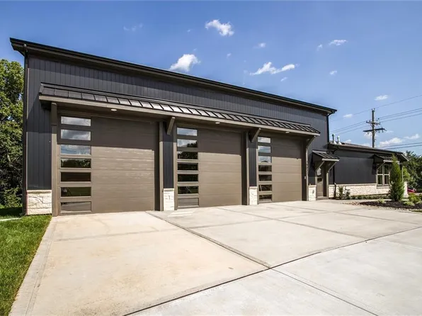 15021 Broadmoor St, Overland Park, KS 66223