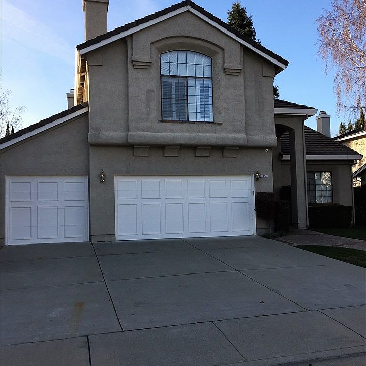 1st image of 15 Shady Oak Ct