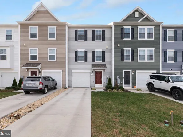 74 Colchester Ct, Bunker Hill, WV 25413
