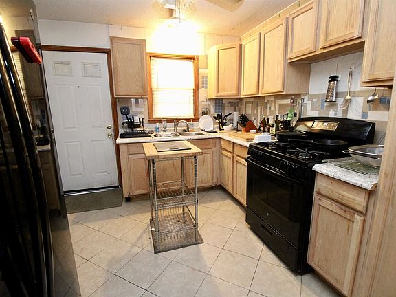 3rd image of 497 Lexington Ave