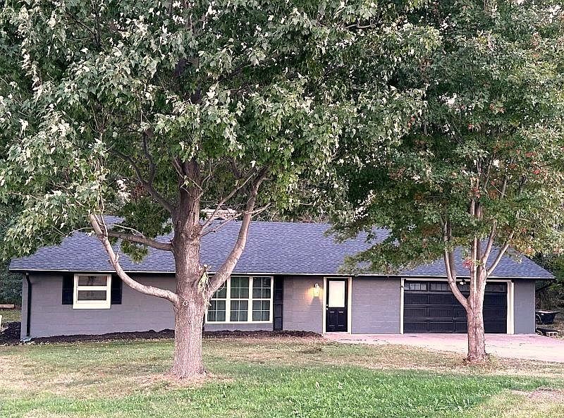 1st image of 2090 Castle Ave