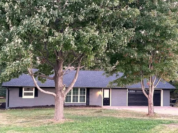 2090 Castle Ave, North Saint Paul, MN 55109