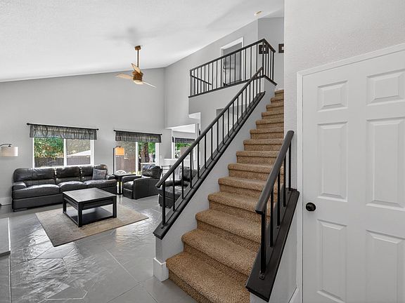 4th image of 153 Creekside Cir
