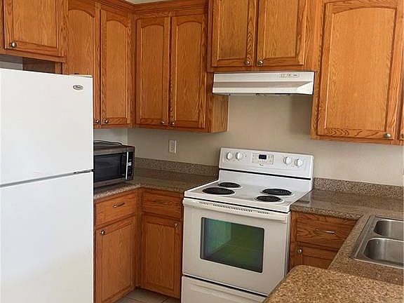 5th image of 3103 Scotland Dr #B