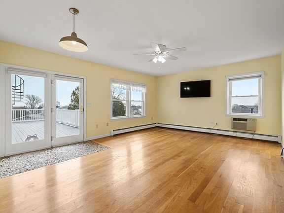 2nd image of 32 Barker Rd Unit 3