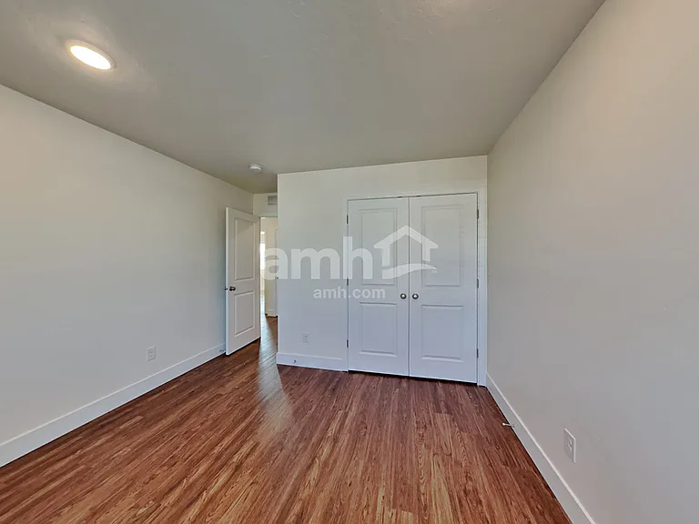 1029 N Barkvine Ave — Photo 18
