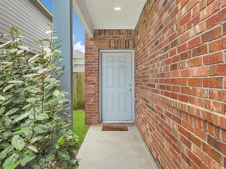 6518 Wenlock Dr — Photo 2