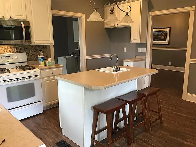 209 N Bedelia St — Photo 28