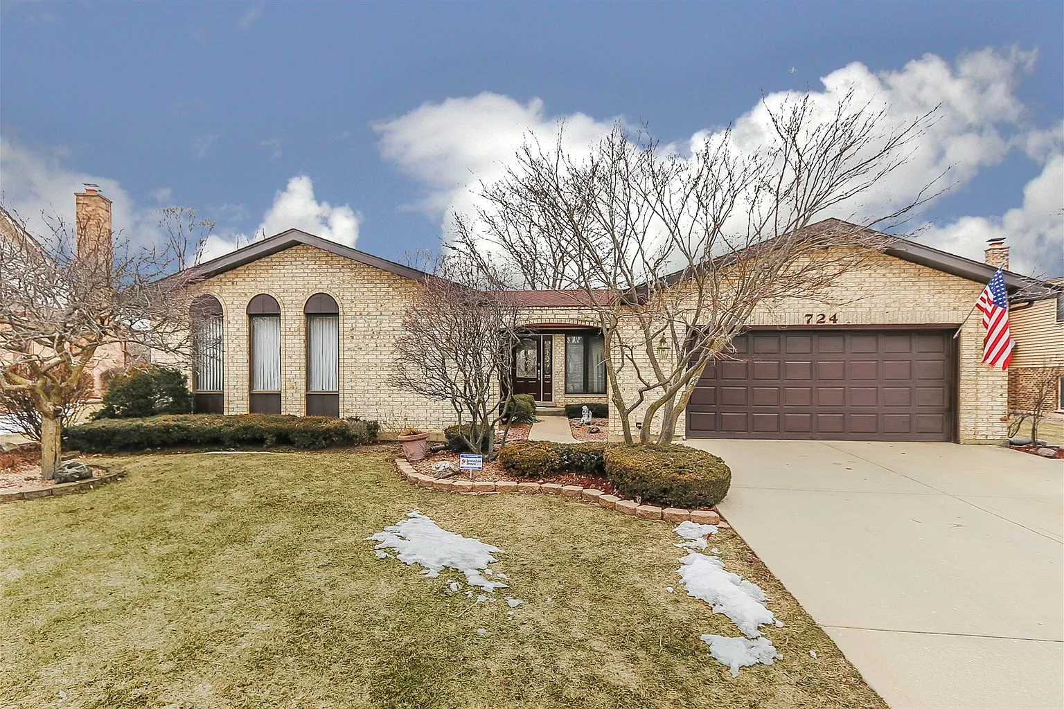 724 Sandpebble Dr photo 1