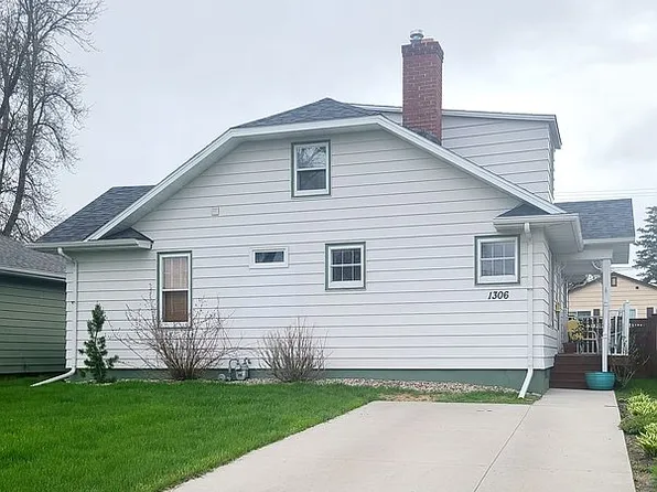 1306 5th Ave NE, Jamestown, ND 58401
