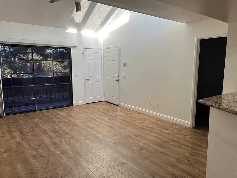 5138 S Jones Blvd #204 — Photo 4