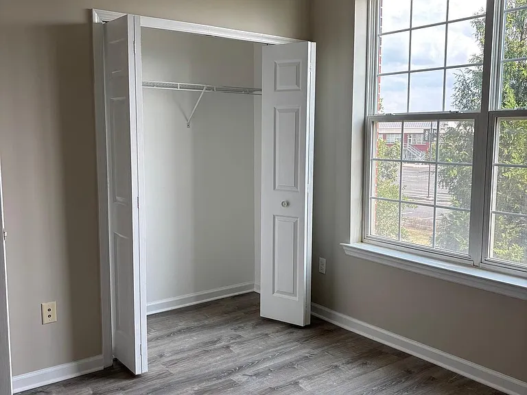 1321 Sierra Dr — Photo 25