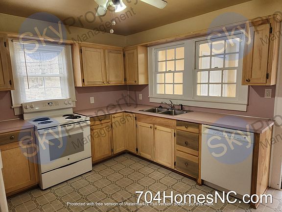3rd image of 1316 N Lafayette St