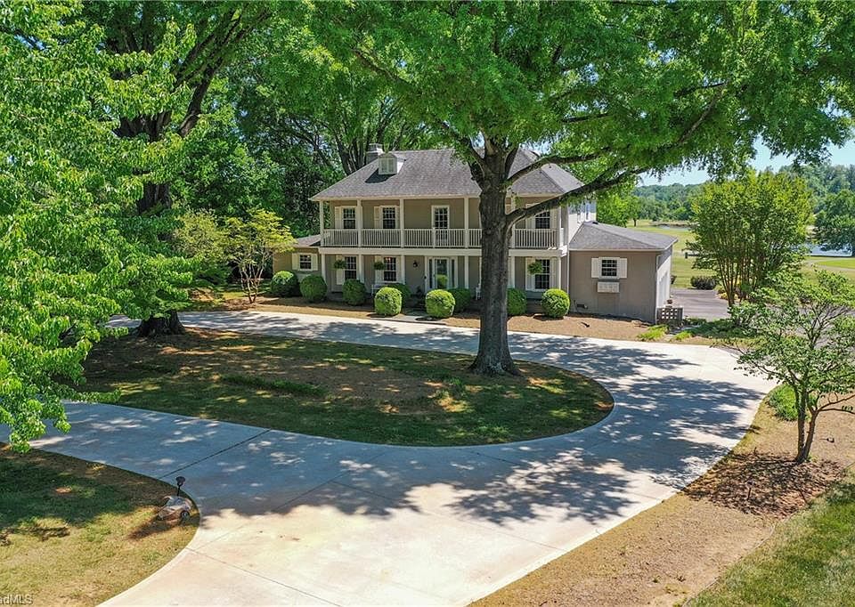 1st image of 216 Juniper Cir
