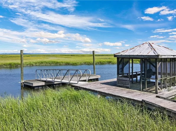 10 Spanish Mission Dr, Darien, GA 31305