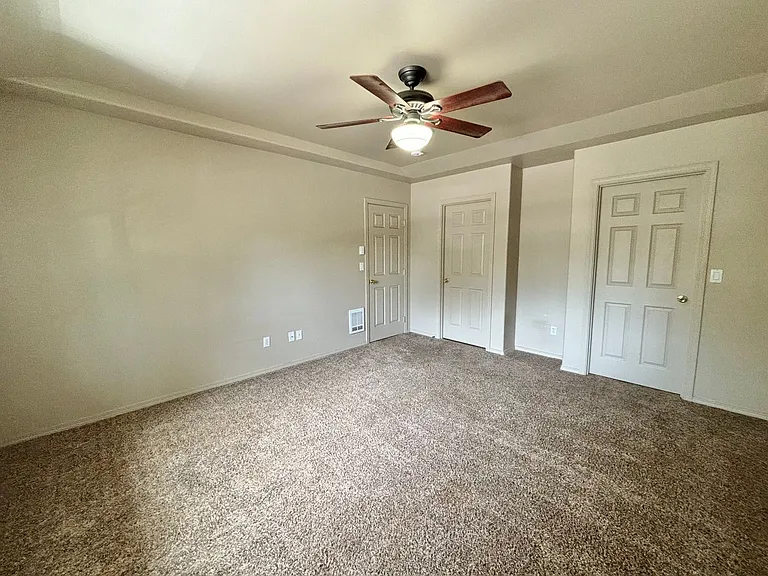 14 SE McKinley Ave #1 — Photo 12