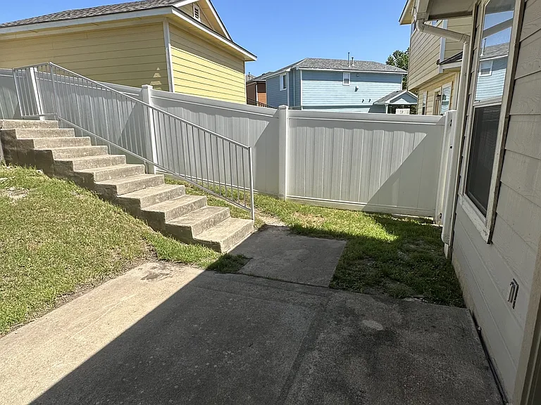 512 Crater Lake Dr — Photo 12