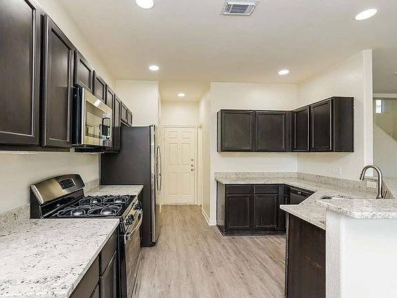 4th image of 18615 Walden Glen Cir #1