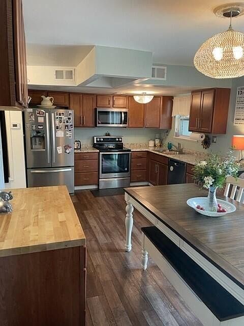 1st image of 122 Valencia Dr