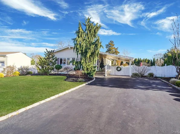 15 Penn Drive, Smithtown, NY 11787