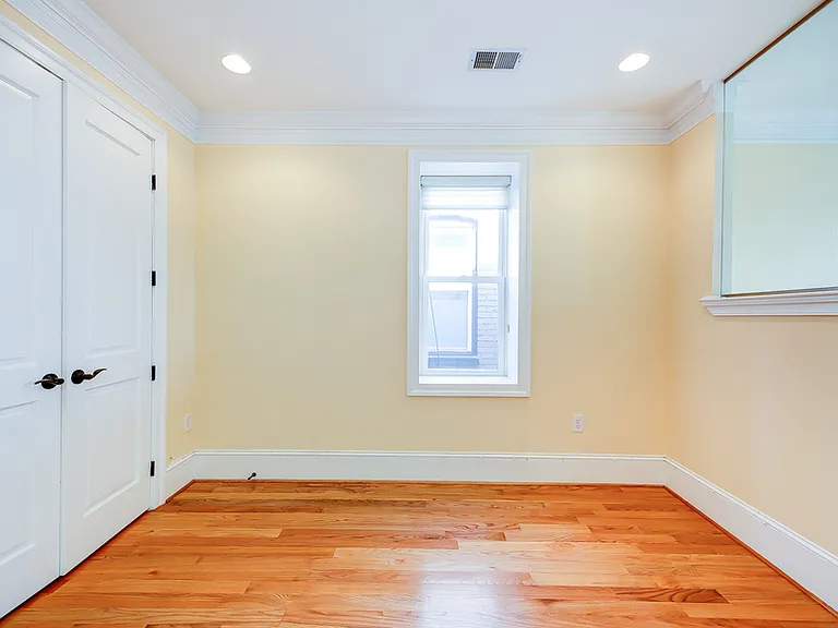 629 4th St NE #3 — Photo 15