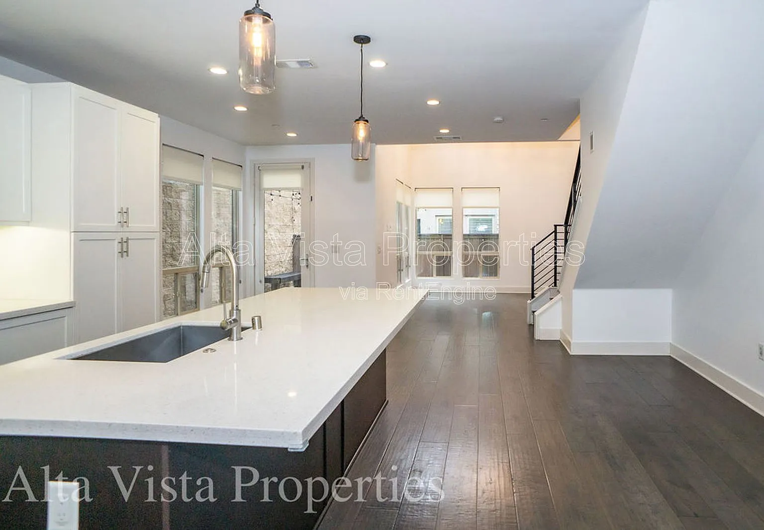3 bed, 2.5 bath, 1985 sqft, $5,500 — Photo 3