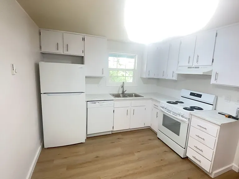 340 NW Heard St — Photo 49