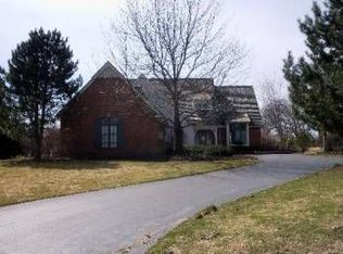 1575 W Broadland Ln, Lake Forest, IL