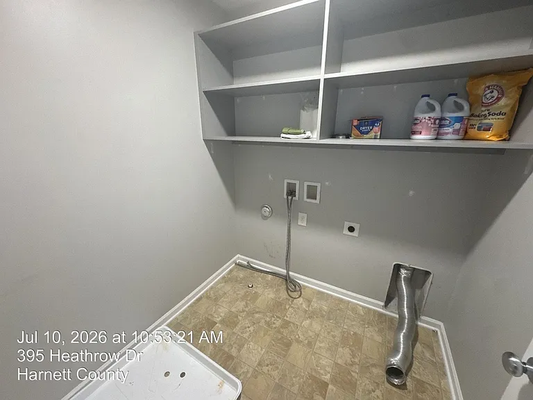 395 Heathrow Dr — Photo 32