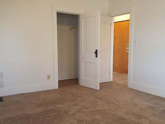 5th image of 4605 Holdrege St APT 2