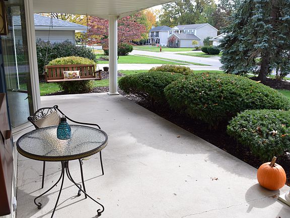 Covered front porch w/ swing