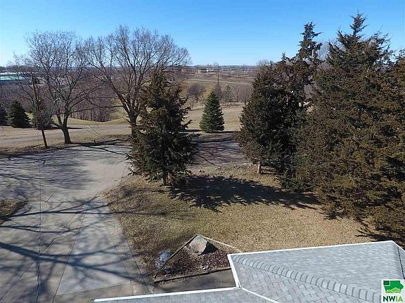 3rd image of 2861 Drewyer Ave
