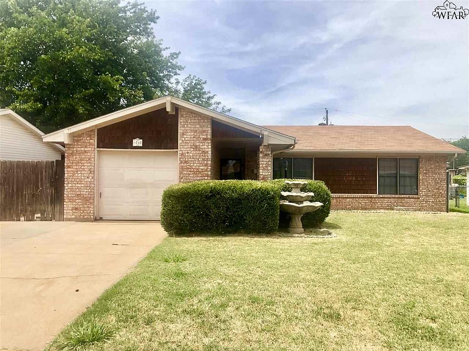 1st image of 210 Dirks Dr