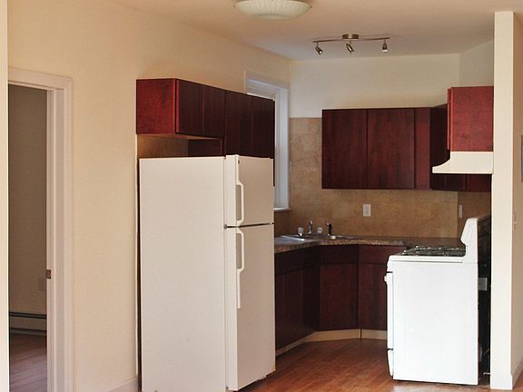4th image of 325 Baldwin Ave APT 8