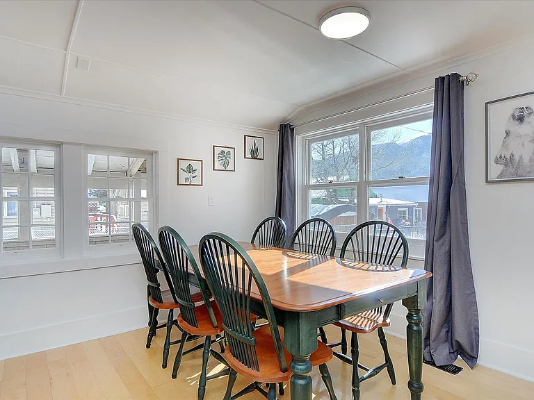 138 Lang St — Photo 6