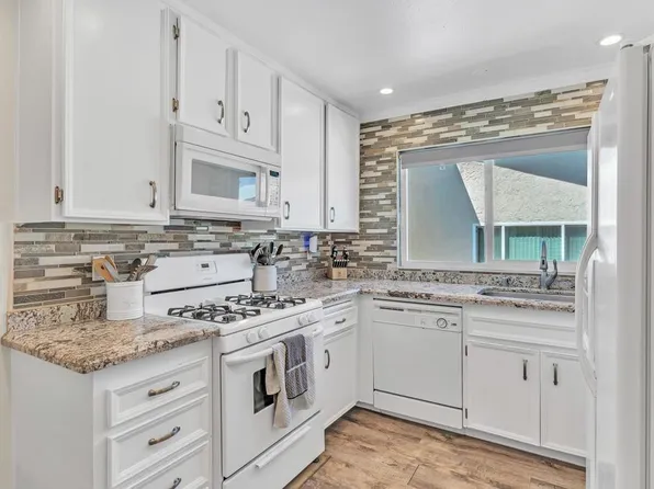 10760 N Magnolia Ave N Unit B8, Santee, CA 92071