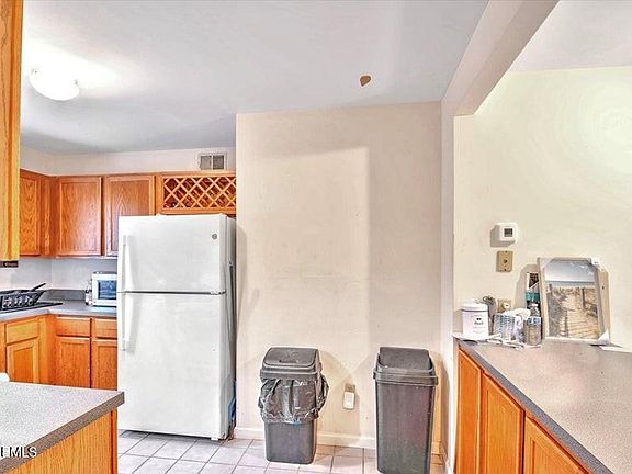 4th image of 102 Demmy Ave