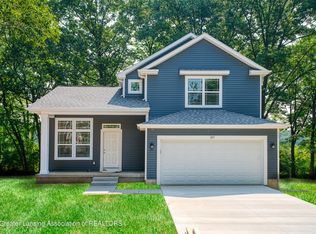 15317 Sherwood Ln, Lansing, MI