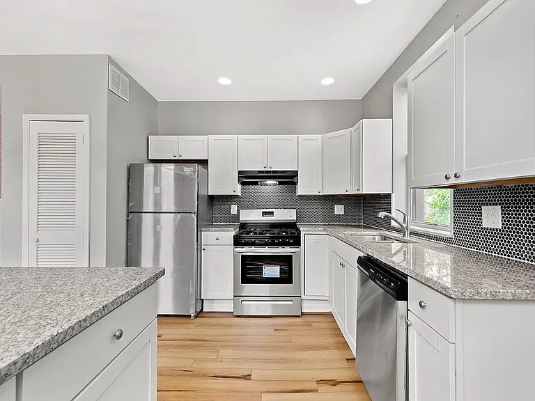 3805 California Ave — Photo 12